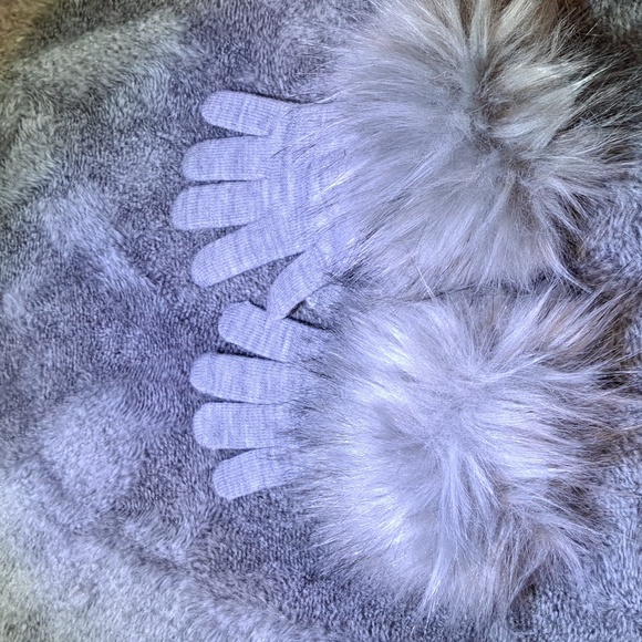 Fluffy Gray Gloves with Faux Fur Cuffs - Picture 5 of 5